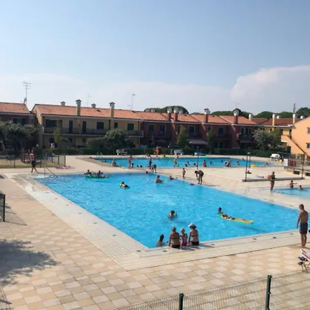 Relaxing With A Playground And Pool Апартаменты Бибионе
